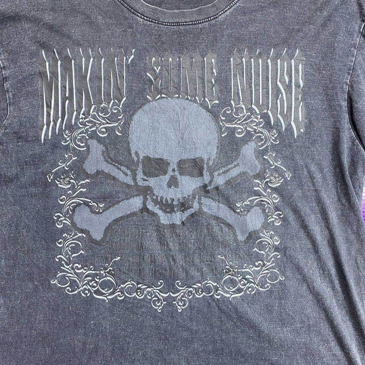 Vintage Vintage Cross Keys Skull Design T-Shirt Size US XL / EU 56 / 4 - 2 Thumbnail