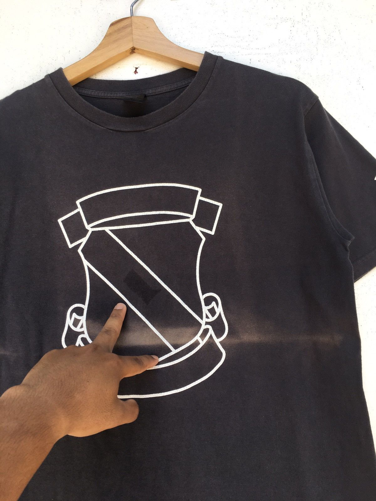 Number (N)ine Vintage Number (N)ine Distressed Shield T Shirt Size US M / EU 48-50 / 2 - 9 Thumbnail
