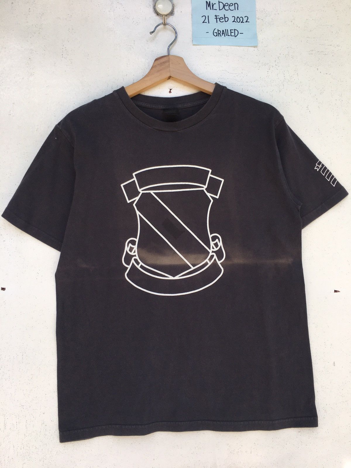 Number (N)ine Vintage Number (N)ine Distressed Shield T Shirt Size US M / EU 48-50 / 2 - 4 Thumbnail