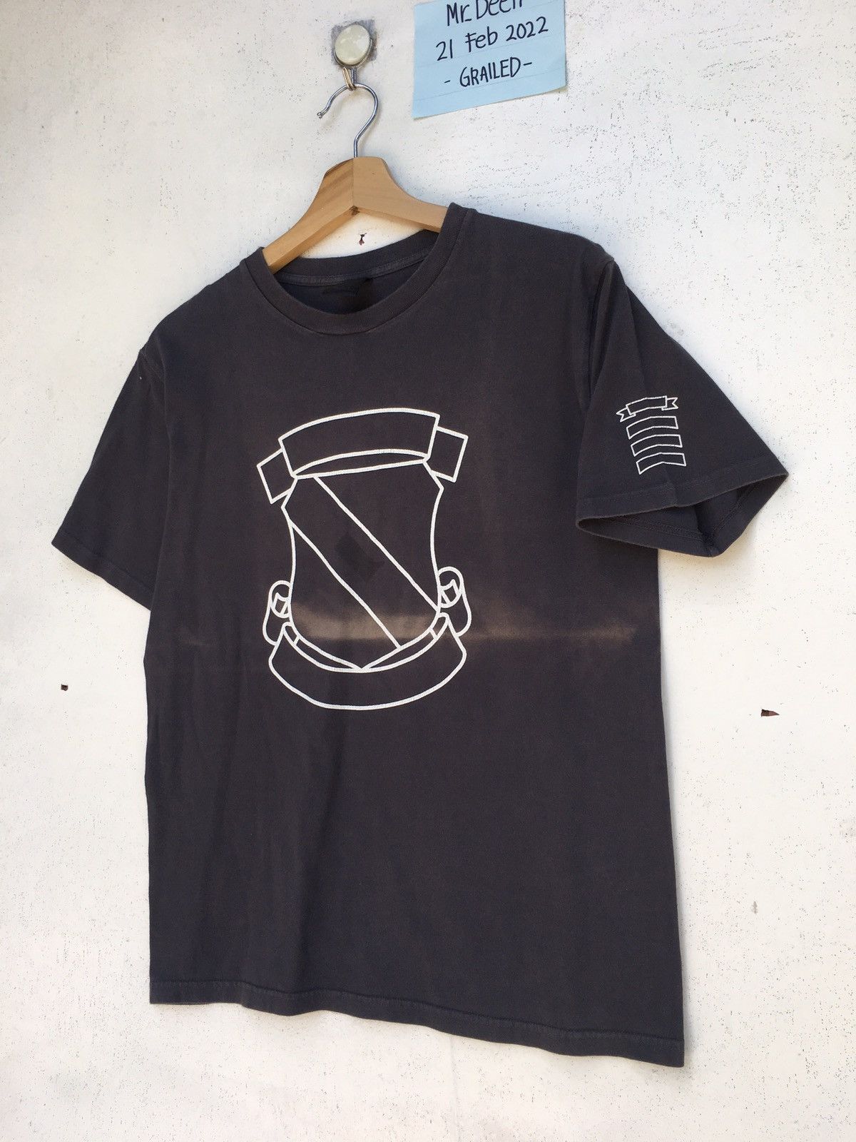 Number (N)ine Vintage Number (N)ine Distressed Shield T Shirt Size US M / EU 48-50 / 2 - 11 Thumbnail