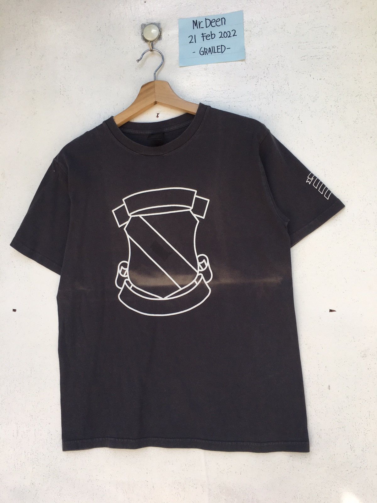 Number (N)ine Vintage Number (N)ine Distressed Shield T Shirt Size US M / EU 48-50 / 2 - 3 Thumbnail