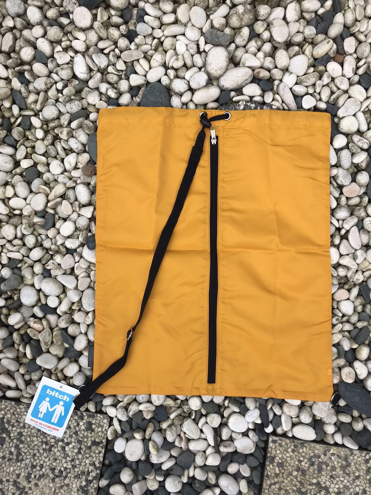 Other Authentic NOS 90s BITCH SKATEBOARDS CROSSBODY DRAWSTRING BAG Size ONE SIZE - 6 Thumbnail