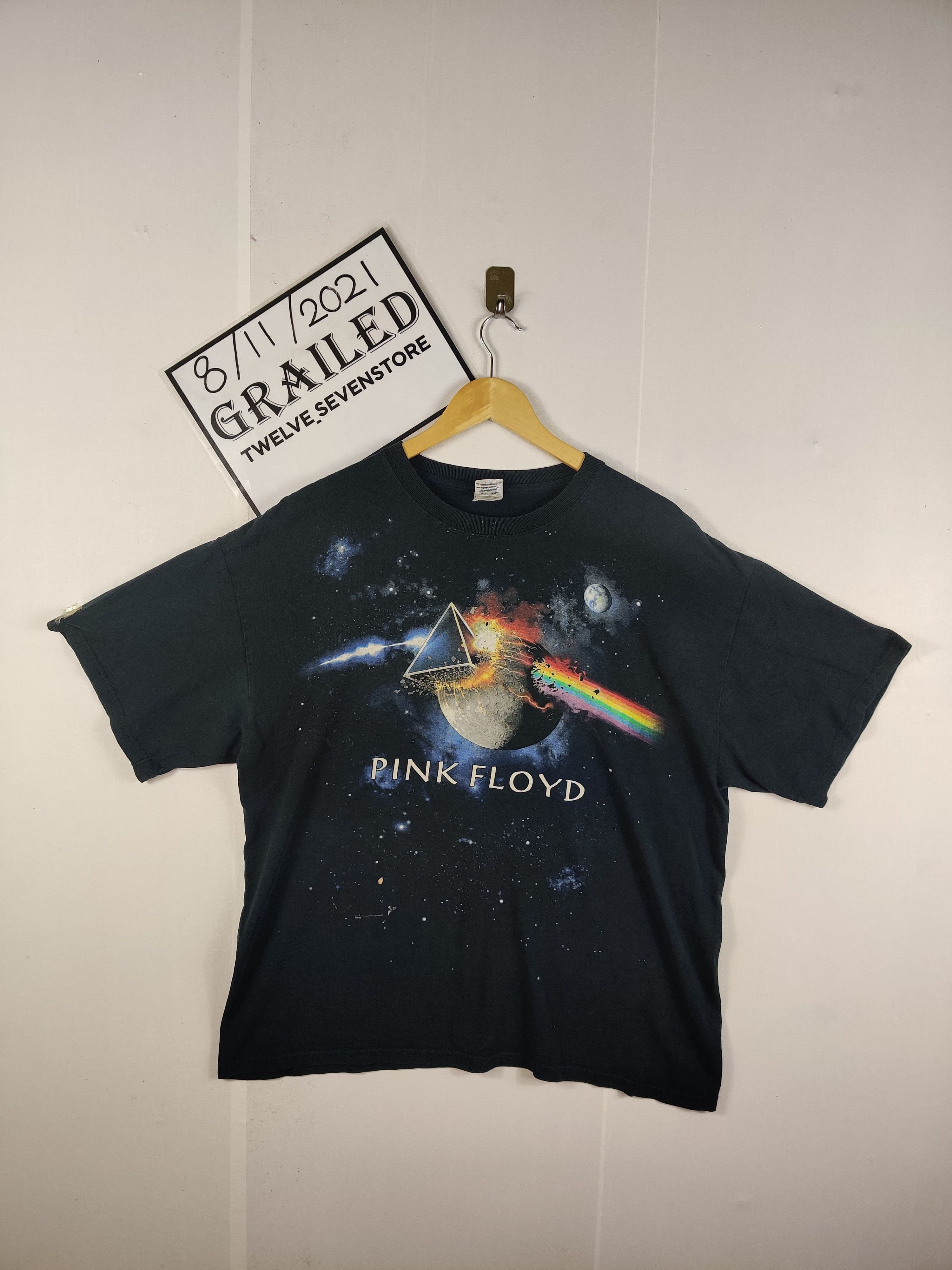 Band Tees Vintage Pink Floyd Dark Side Of The Moon Band Tee Tshirt Size US XL / EU 56 / 4 - 1 Thumbnail