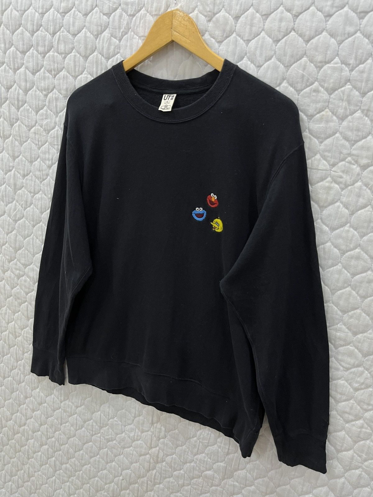 Kaws × Uniqlo (Pppp). KAWS X UT X SESAME STREET SWEATSHIRT Size US M / EU 48-50 / 2 - 2 Thumbnail