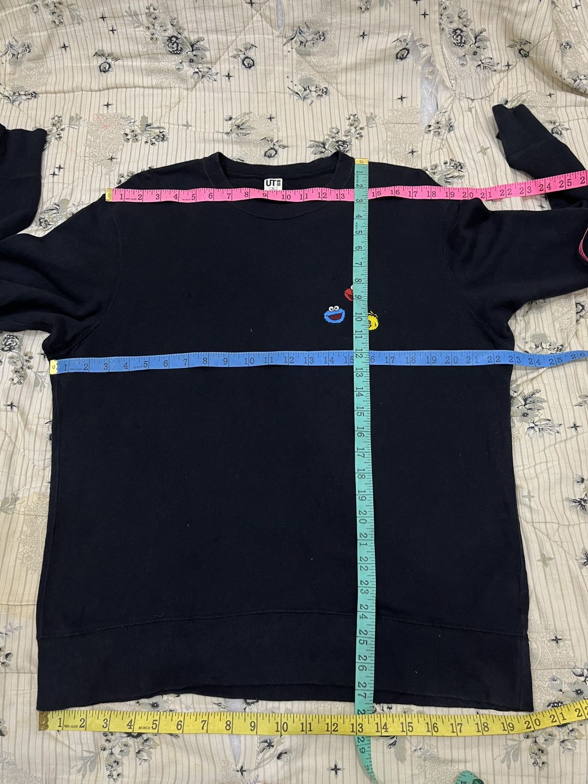 Kaws × Uniqlo (Pppp). KAWS X UT X SESAME STREET SWEATSHIRT Size US M / EU 48-50 / 2 - 10 Thumbnail