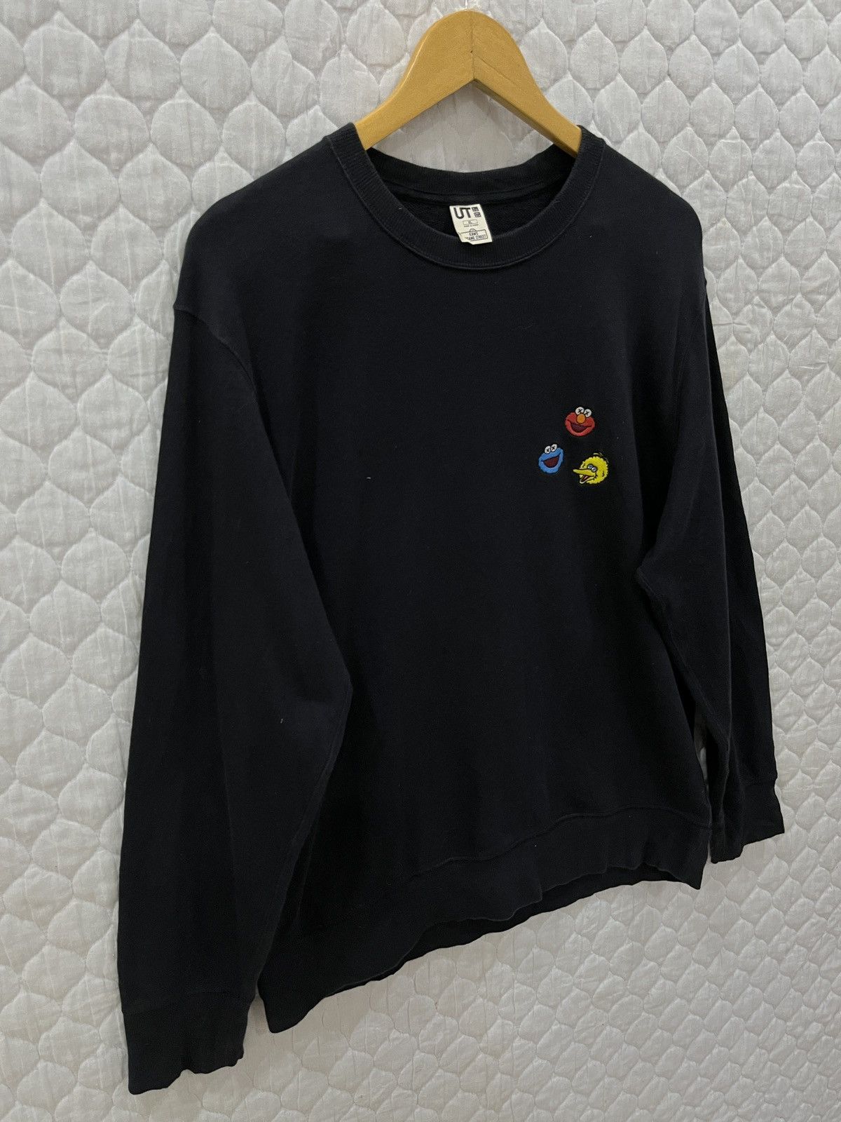 Kaws × Uniqlo (Pppp). KAWS X UT X SESAME STREET SWEATSHIRT Size US M / EU 48-50 / 2 - 3 Thumbnail