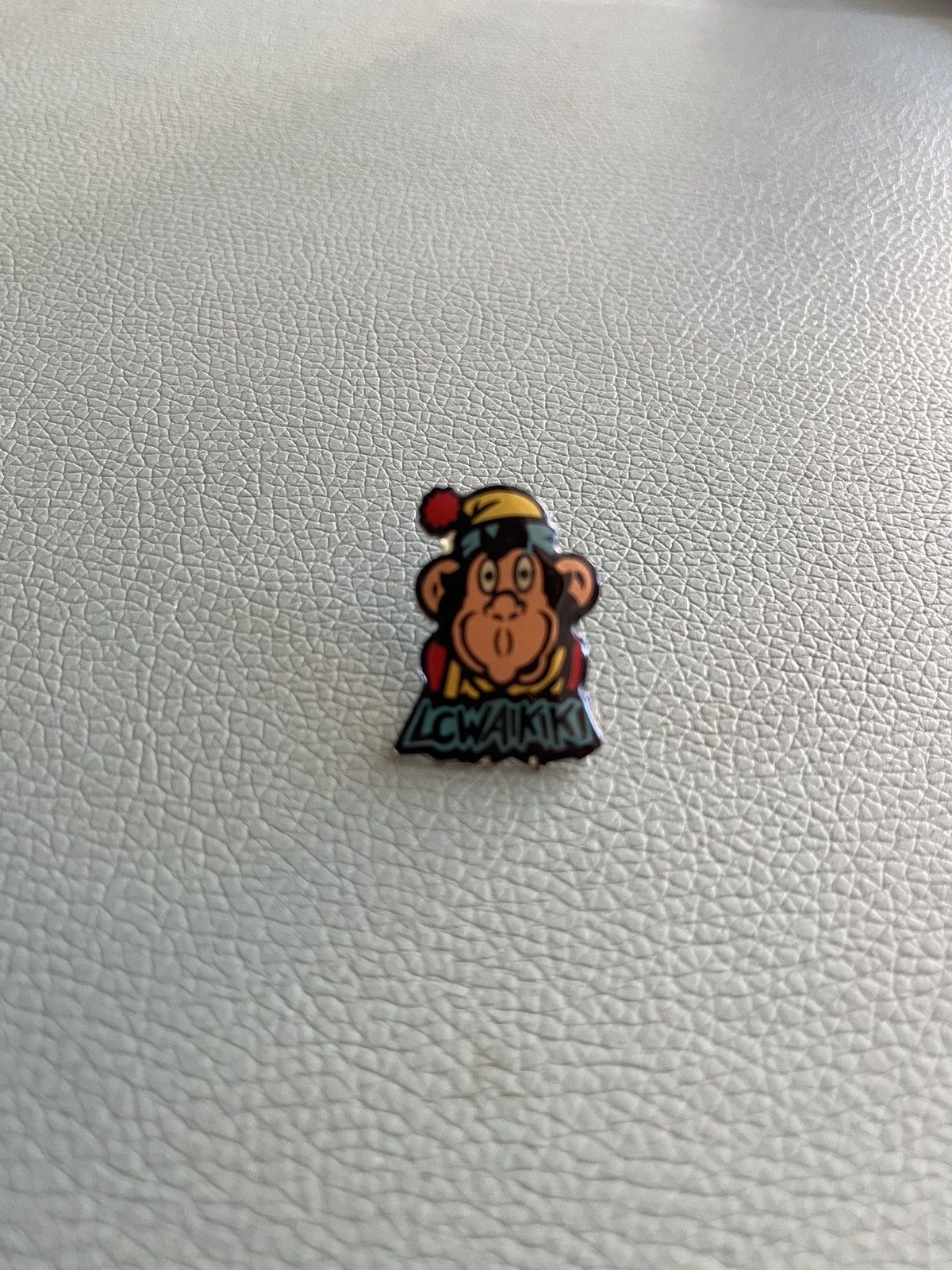 Vintage L.C Waikiki vintage pin Size ONE SIZE - 1 Thumbnail