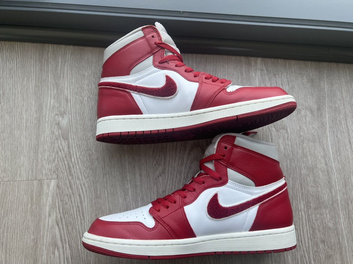 Jordan Brand Jordan 1 Retro High OG, Varsity Red Size US 9.5 / EU 42-43 - 7 Thumbnail