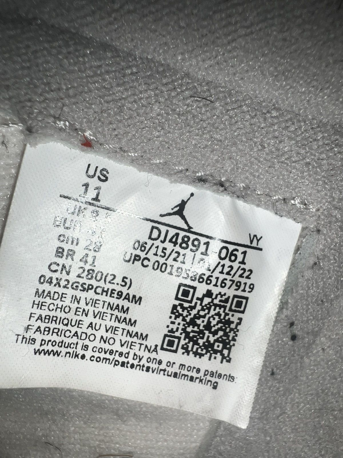 Jordan Brand Jordan 1 Retro High OG, Varsity Red Size US 9.5 / EU 42-43 - 9 Thumbnail