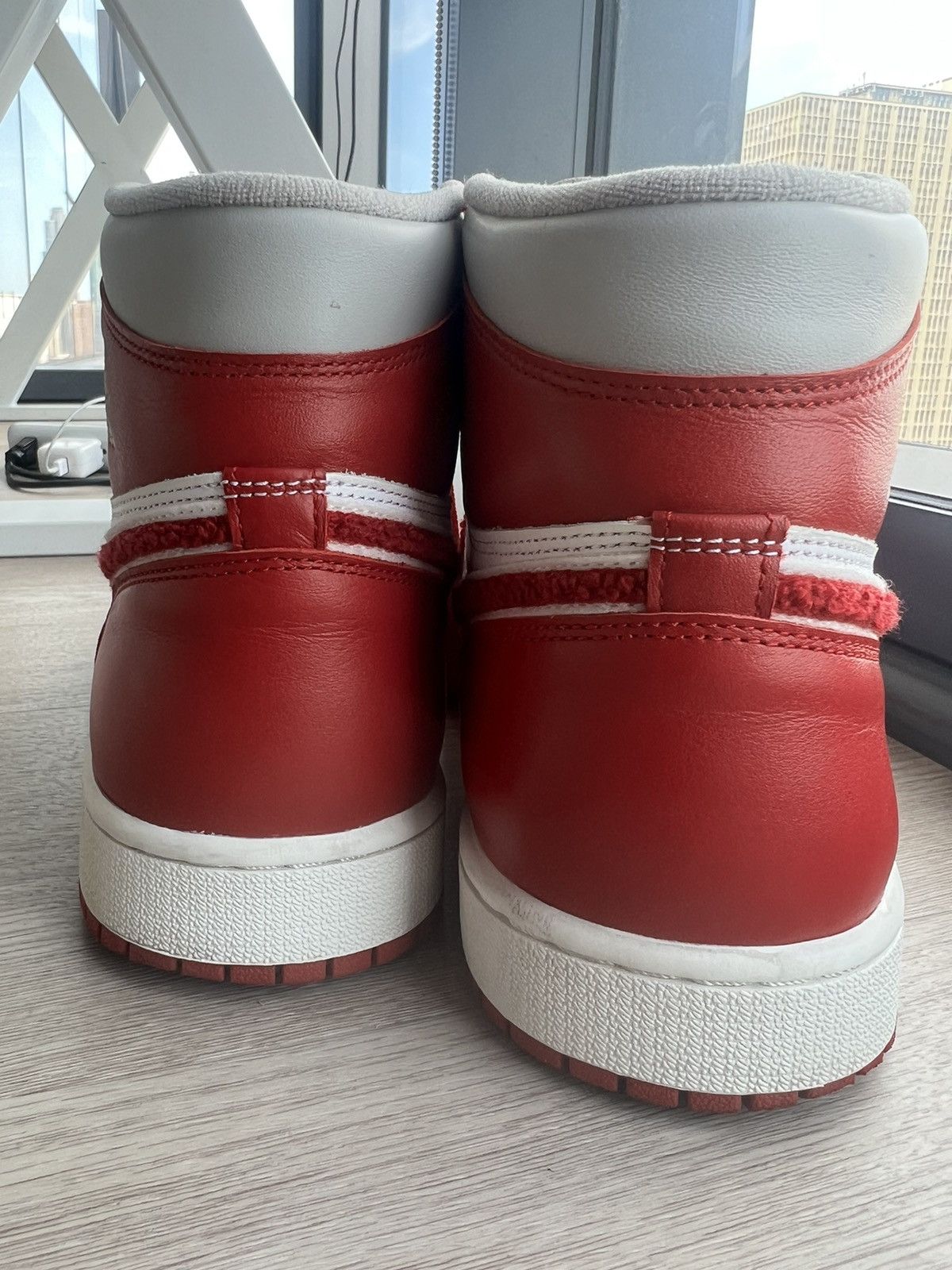 Jordan Brand Jordan 1 Retro High OG, Varsity Red Size US 9.5 / EU 42-43 - 11 Thumbnail