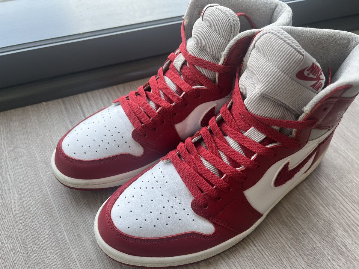 Jordan Brand Jordan 1 Retro High OG, Varsity Red Size US 9.5 / EU 42-43 - 5 Thumbnail