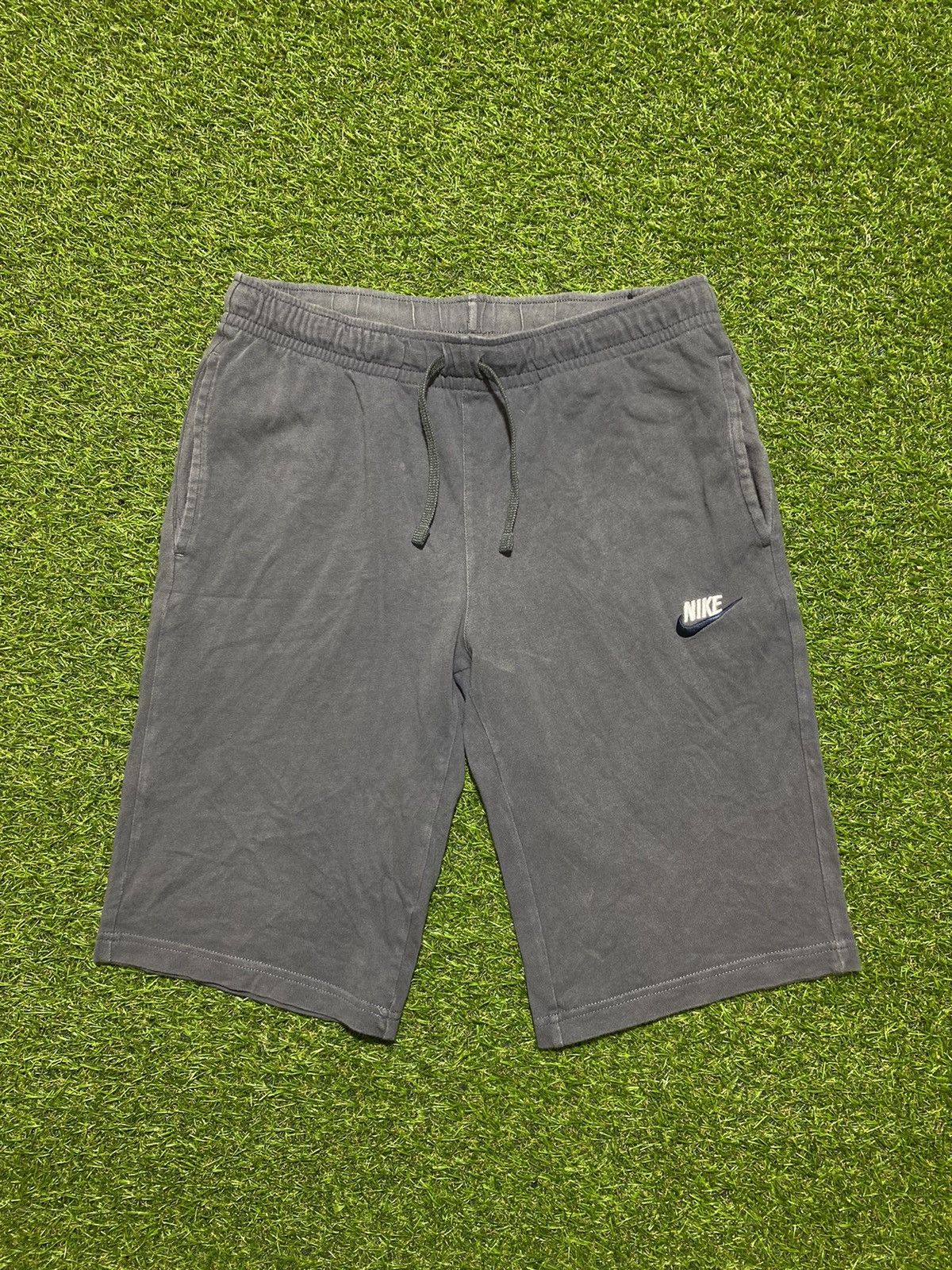 Nike Vintage Nike shorts streetwear swoosh casual y2k size S Size US 30 / EU 46 - 1 Thumbnail