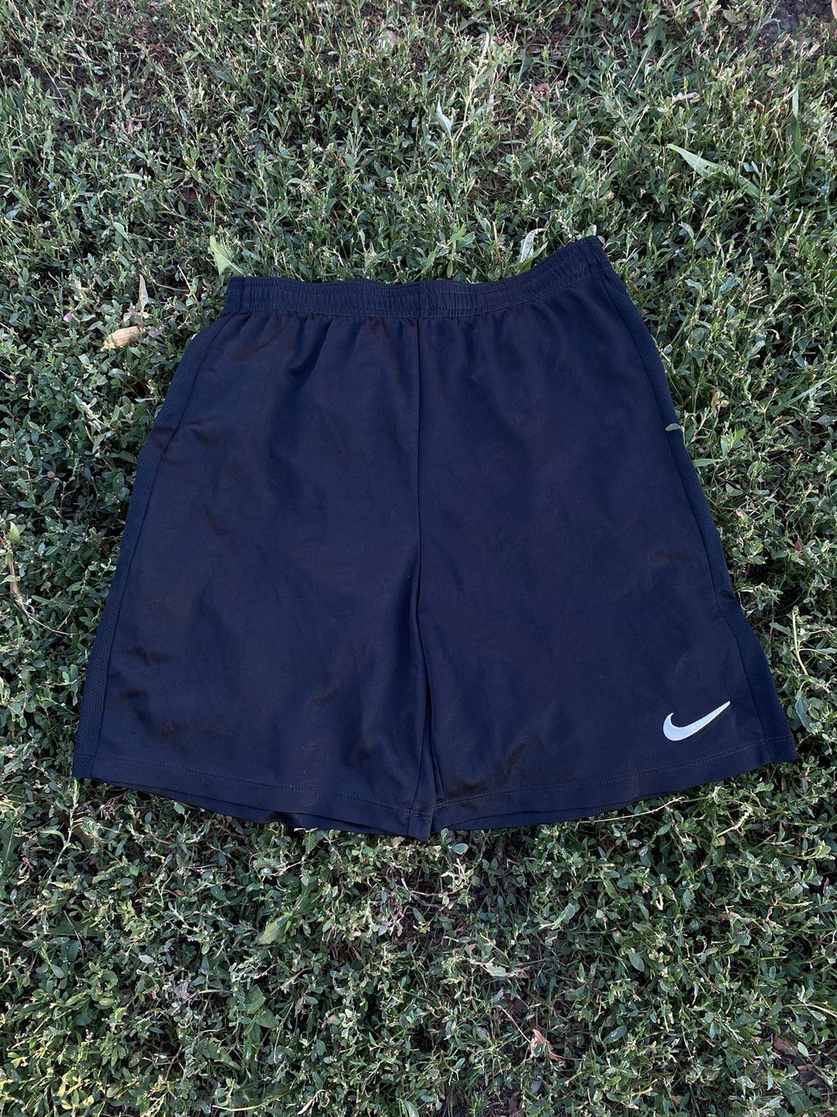 Nike Vintage Nike shorts streetwear swoosh casual y2k size S Size US 30 / EU 46 - 1 Thumbnail