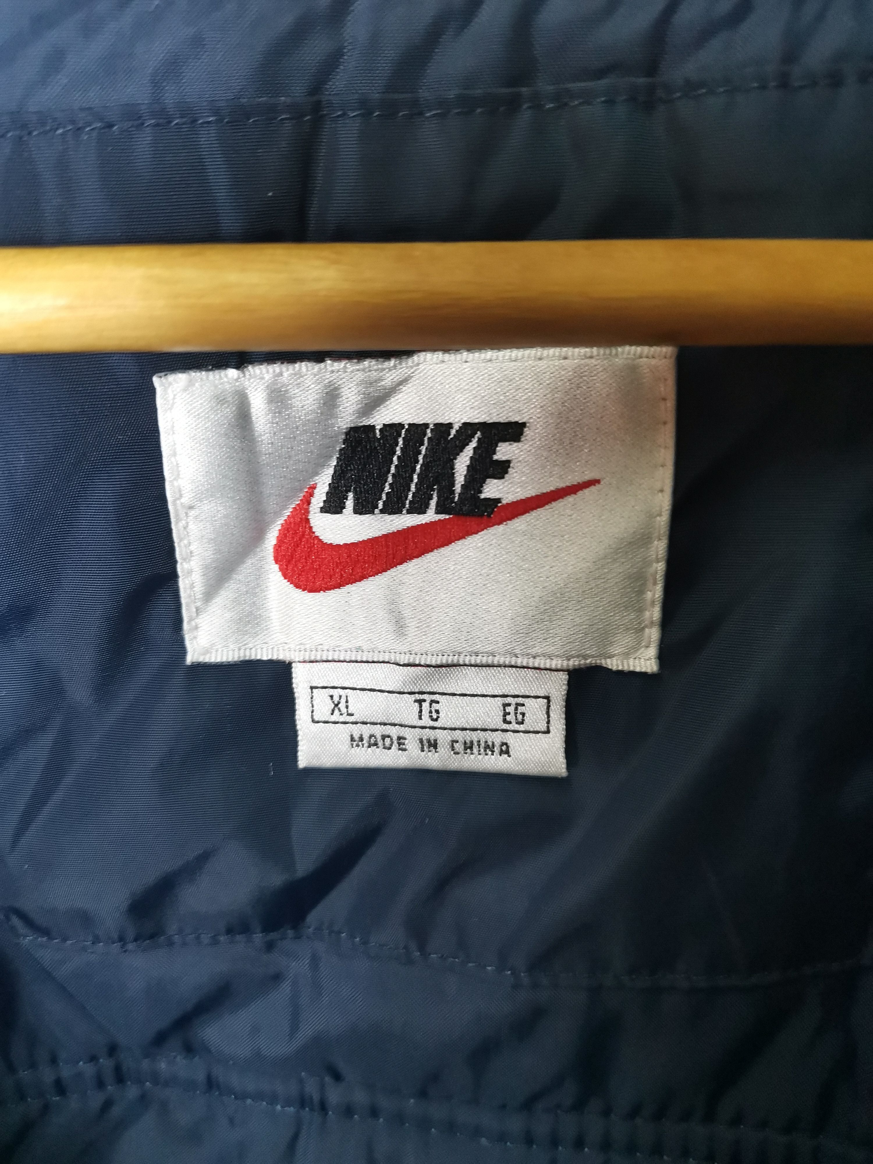 Nike Trashed Vintage 90s Nike Puffer Vest Distressed Size US XL / EU 56 / 4 - 10 Thumbnail