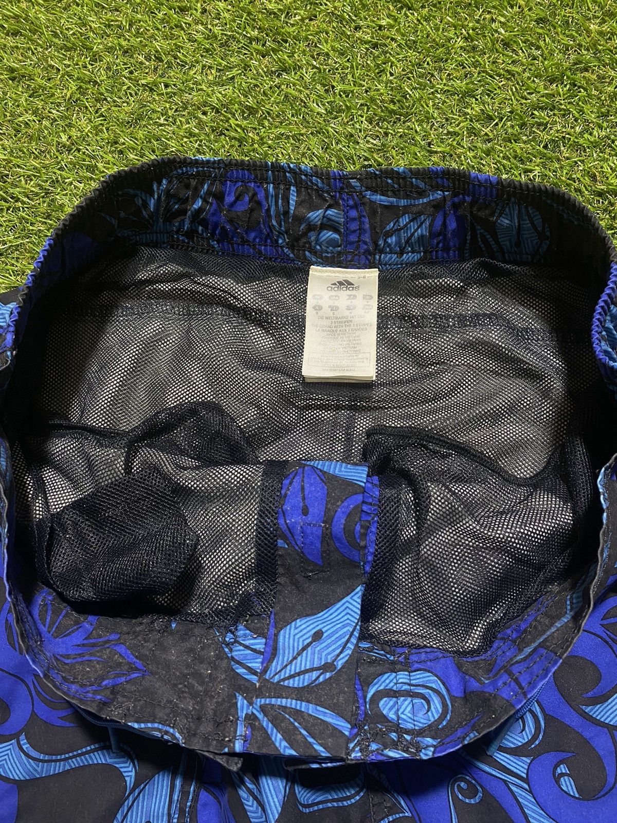Adidas Vintage Adidas shorts streetwear y2k casual style size S Size US 30 / EU 46 - 4 Thumbnail