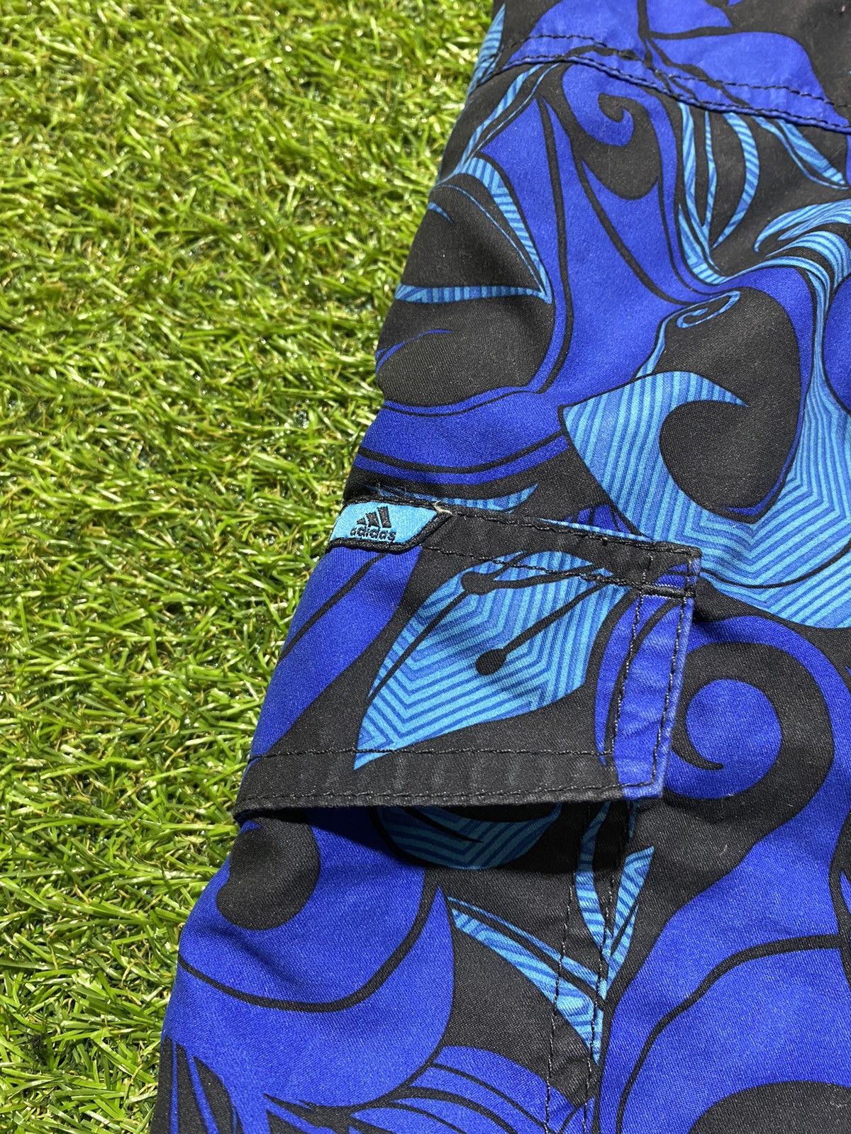 Adidas Vintage Adidas shorts streetwear y2k casual style size S Size US 30 / EU 46 - 3 Thumbnail