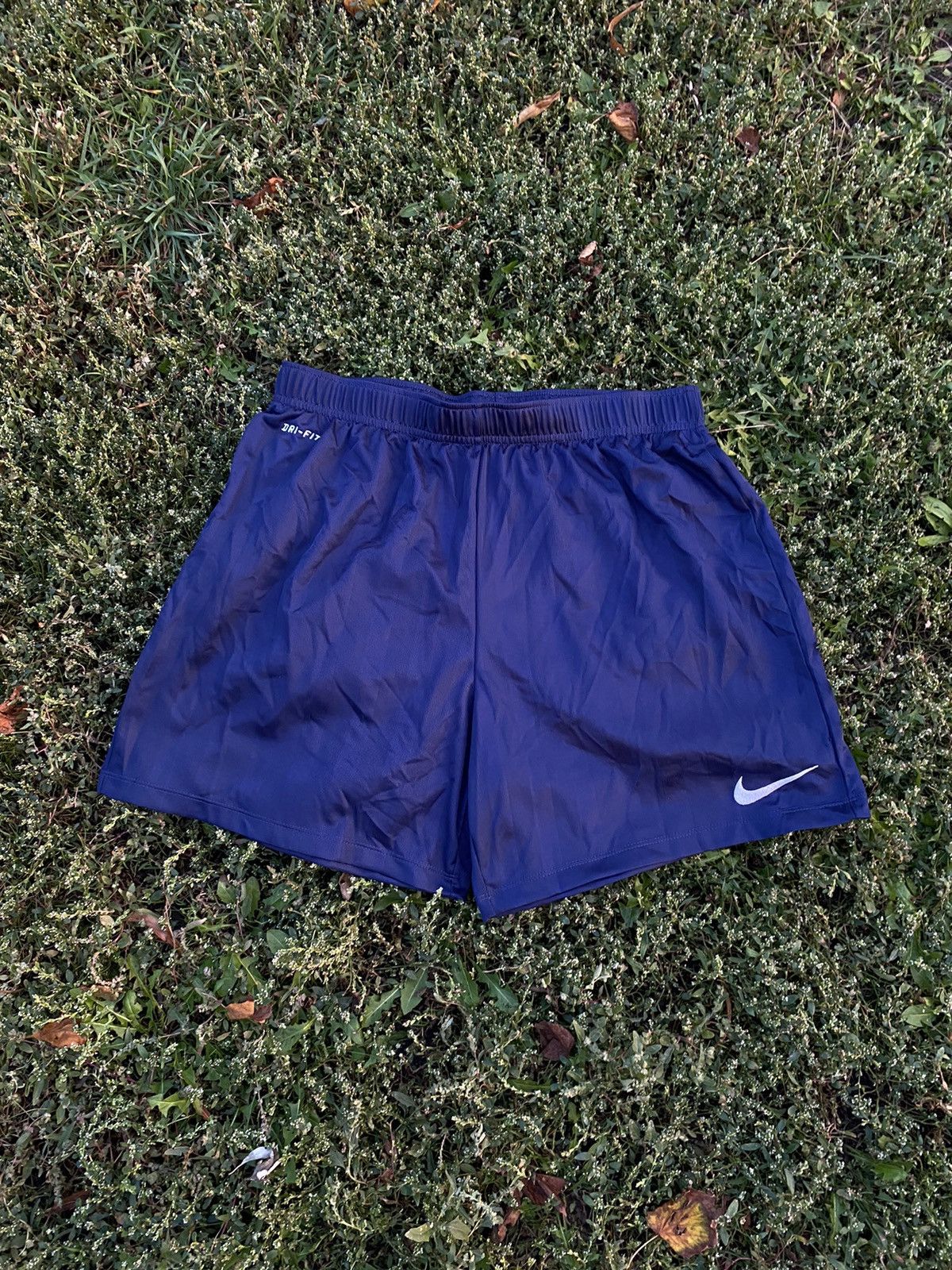 Nike Vintage Nike shorts streetwear swoosh casual y2k size L Size US 34 / EU 50 - 1 Thumbnail