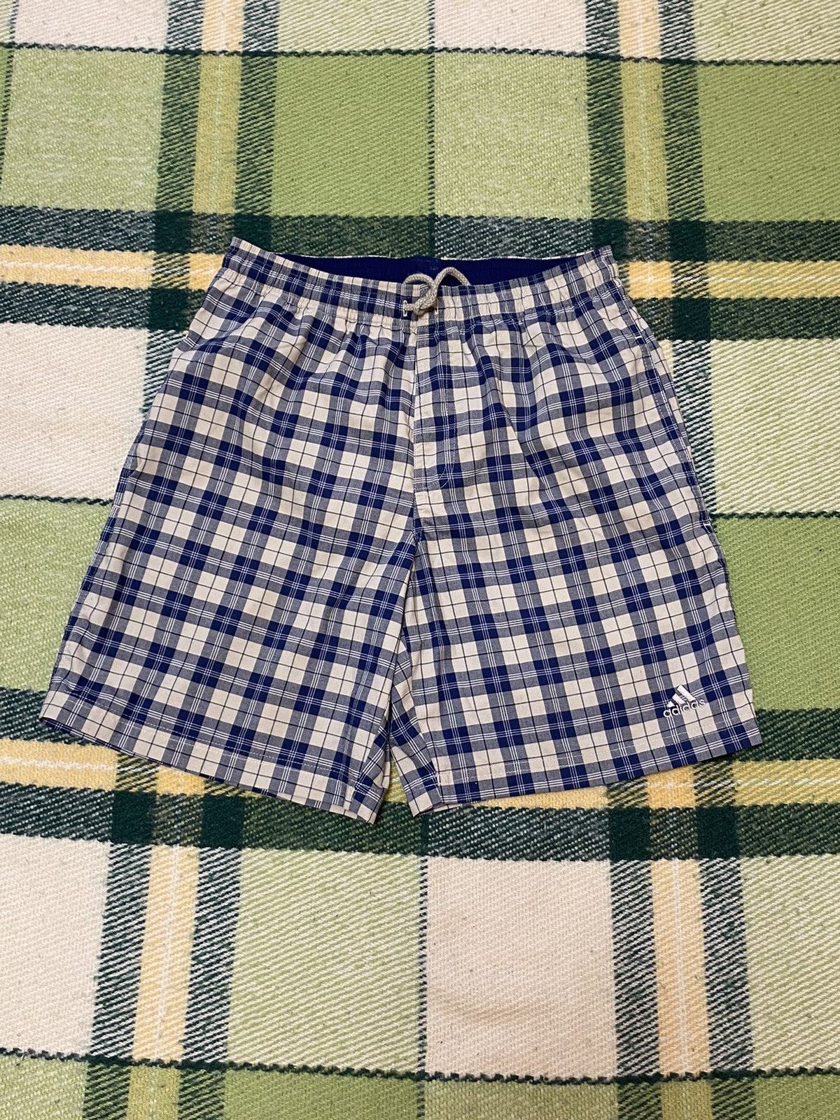 Adidas Vintage Adidas shorts streetwear y2k casual style size S Size US 30 / EU 46 - 1 Thumbnail