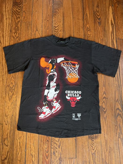 Vintage Vintage 90s Chicago Bulls Looney Tunes Daffy Duck Shirt | Grailed