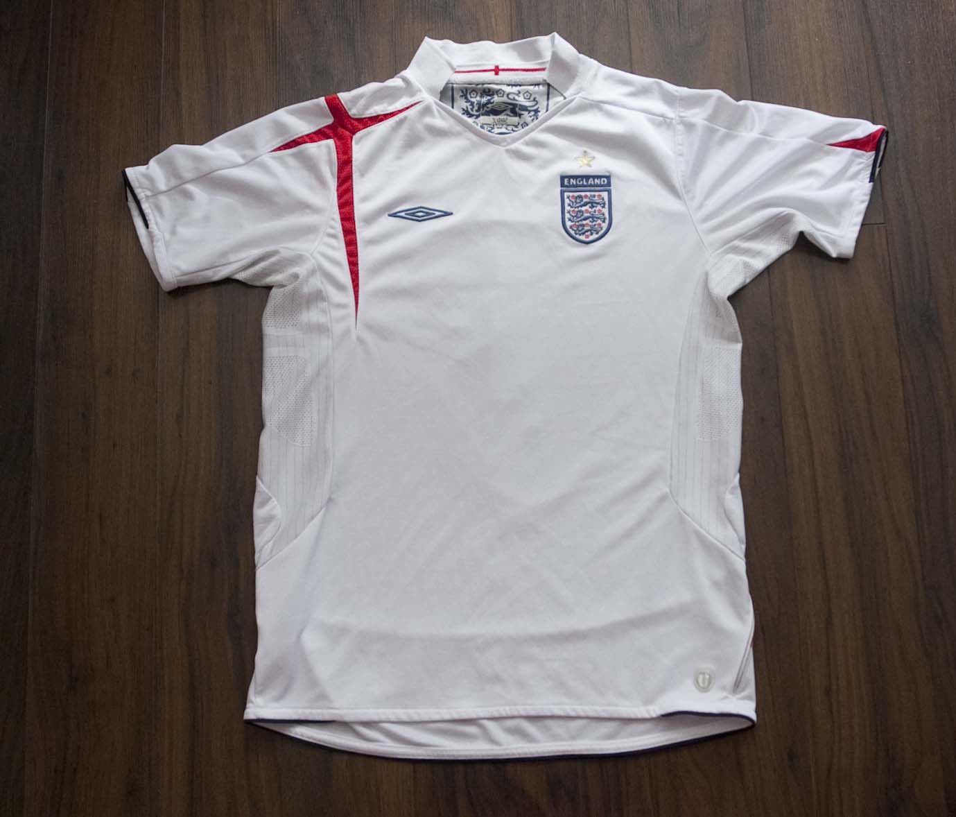 Umbro David Beckman Jersey Umbro 2005-2007 England Size S Size US S / EU 44-46 / 1 - 3 Thumbnail