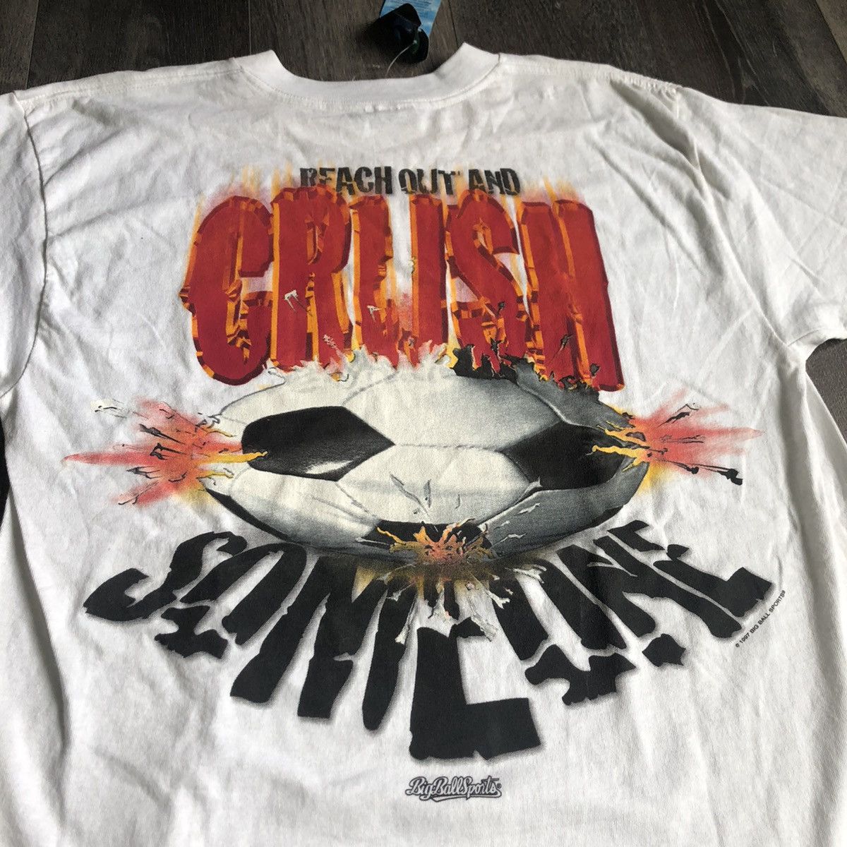Liquid Blue Vintage 90s Liquid Blue Big Ball Sports Soccer Crush T Shirt Size US L / EU 52-54 / 3 - 3 Thumbnail