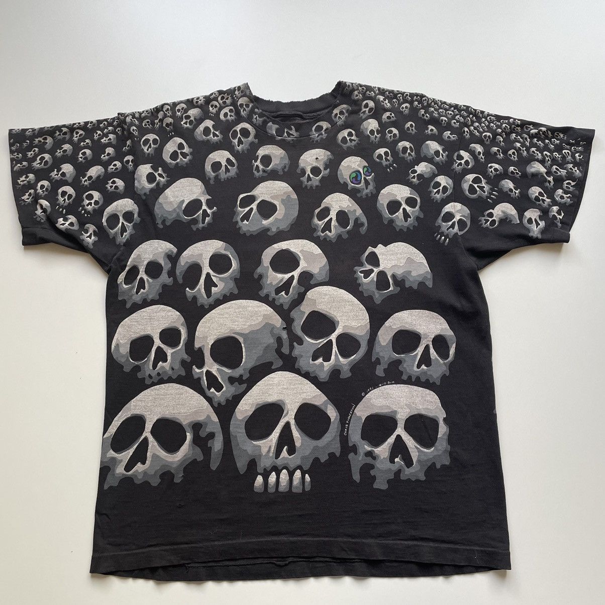 Liquid Blue Vintage 1992 Skull Pile Liquid Blue AOP Shirt XL Faded Black Size US XL / EU 56 / 4 - 1 Thumbnail