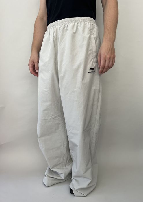 Vintage Nike parachute pants!! They are so comfy and - Depop