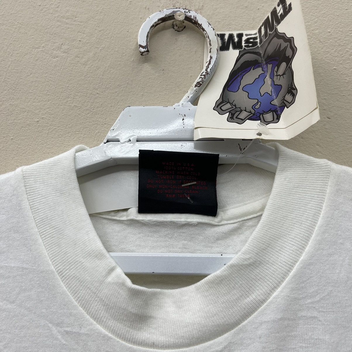 Vintage Vintage 90s TWISM The World Is Mine O'Neil T-Shirt Medium Size US M / EU 48-50 / 2 - 5 Thumbnail