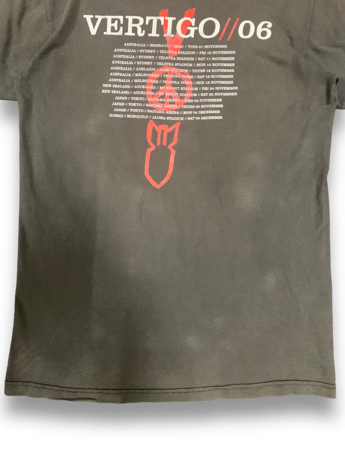 Band Tees Vintage Y2K U2 Vertigo 2006 Band Tour Sun Faded T-shirt Size US M / EU 48-50 / 2 - 9 Thumbnail