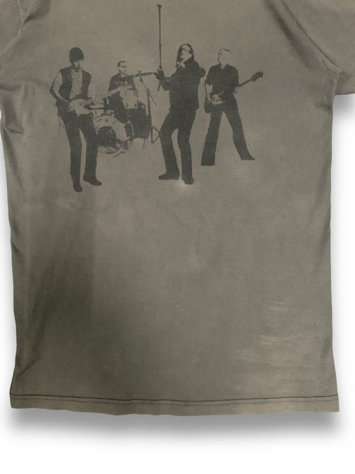 Band Tees Vintage Y2K U2 Vertigo 2006 Band Tour Sun Faded T-shirt Size US M / EU 48-50 / 2 - 5 Thumbnail