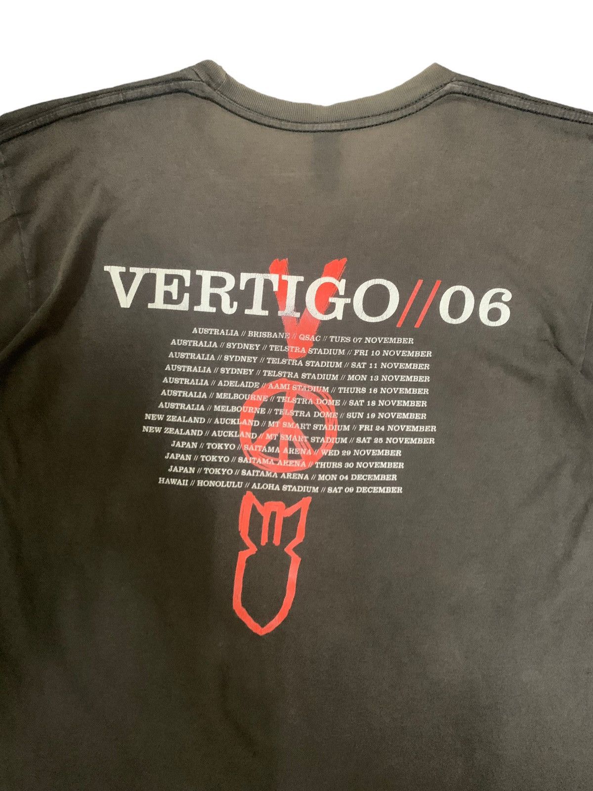 Band Tees Vintage Y2K U2 Vertigo 2006 Band Tour Sun Faded T-shirt Size US M / EU 48-50 / 2 - 8 Thumbnail