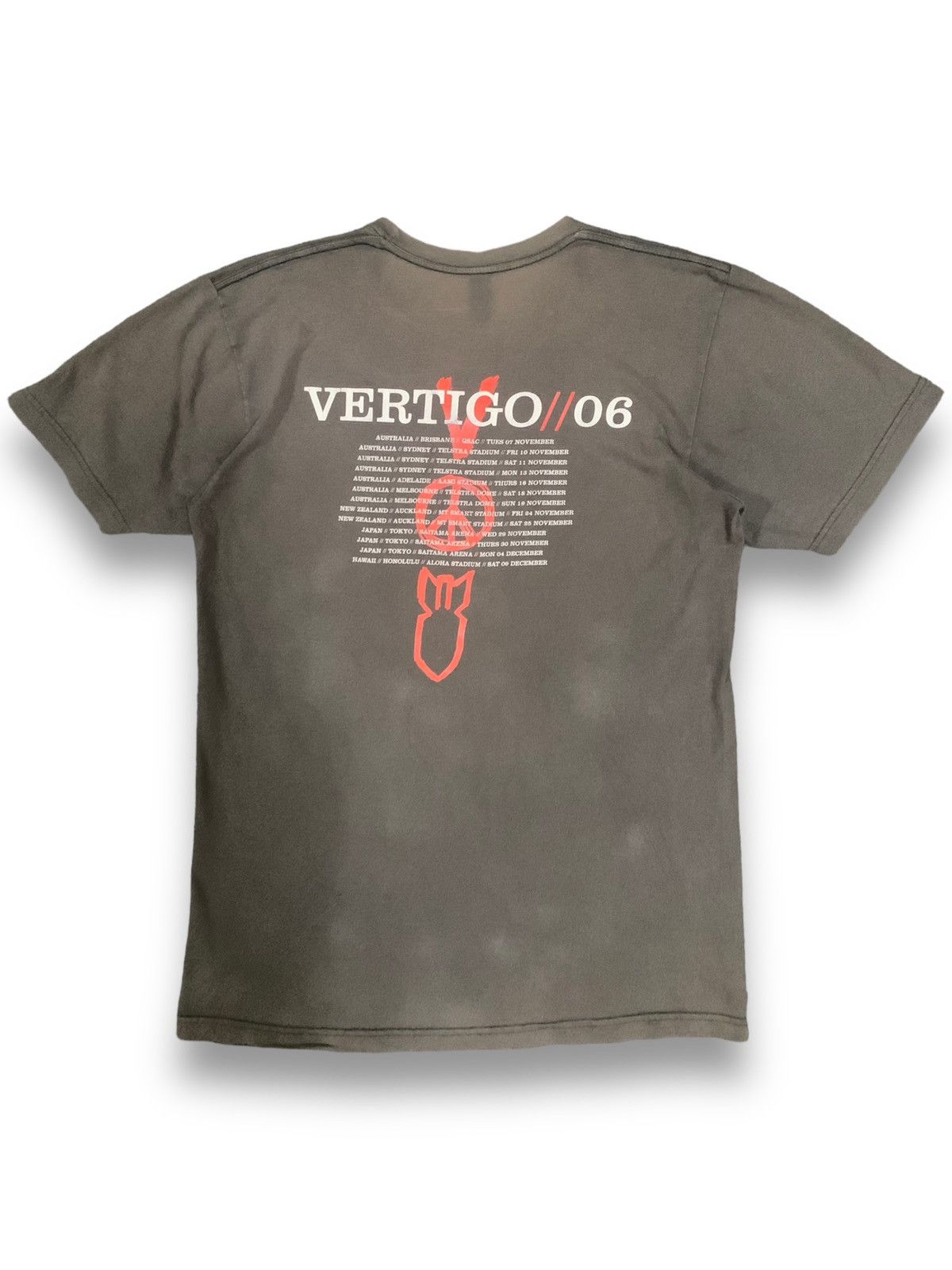 Band Tees Vintage Y2K U2 Vertigo 2006 Band Tour Sun Faded T-shirt Size US M / EU 48-50 / 2 - 2 Thumbnail