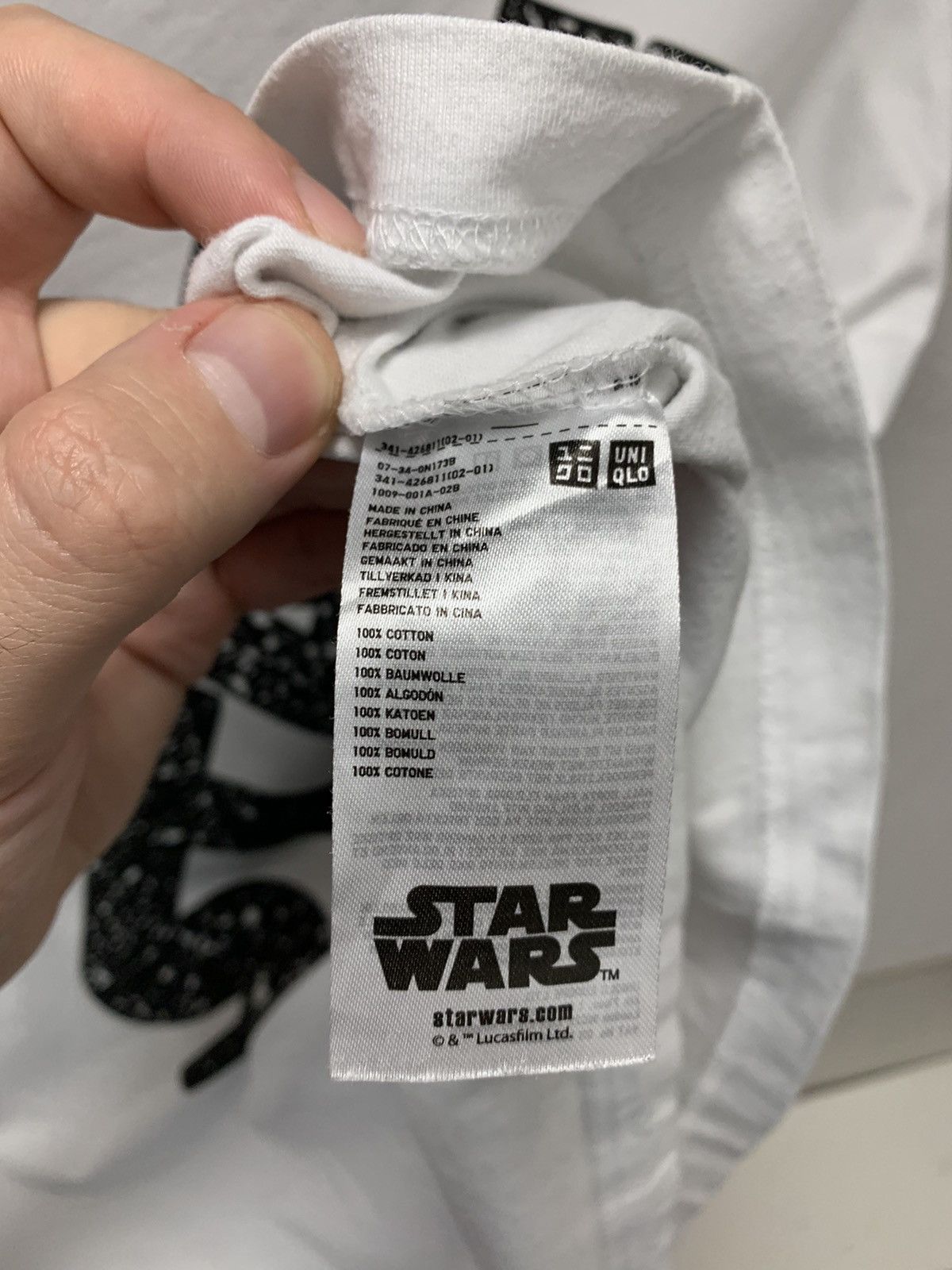Uniqlo Uniqlo Star Wars Japanese brand white t-shirt M size Japan Size US M / EU 48-50 / 2 - 4 Thumbnail