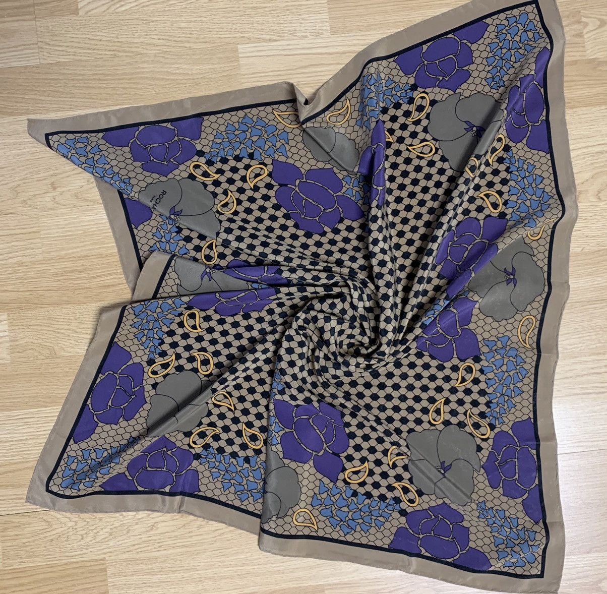 Other Rochas Paris vintage silk flowers scarf Size ONE SIZE - 3 Thumbnail
