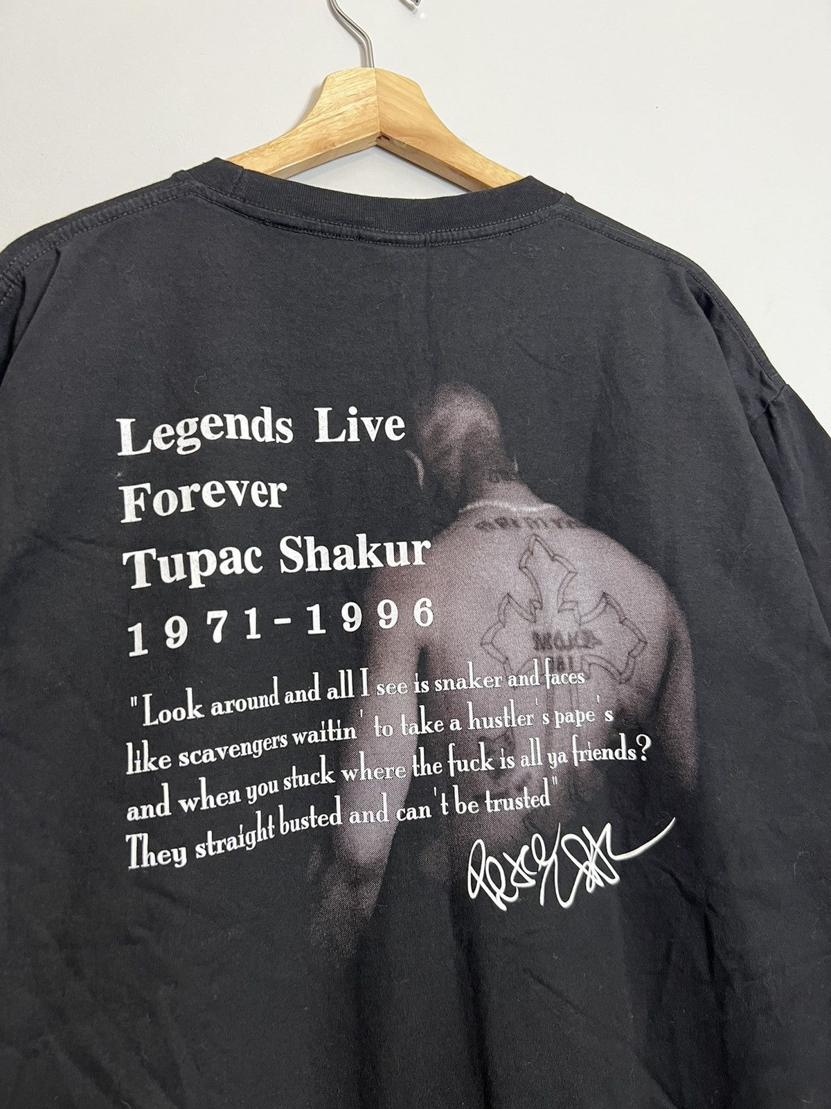 Band Tees Rare 2Pac Legends Live Forever Vintage Rap Band Tee Tupac 90 Size US XL / EU 56 / 4 - 4 Thumbnail