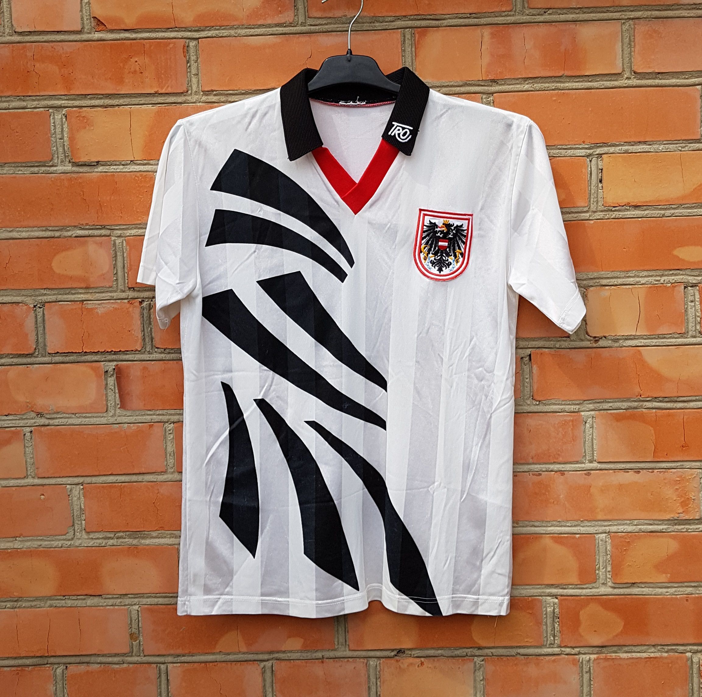 Vintage Vintage 80s-90s Austria National Team Football Jersey TRO Size US S / EU 44-46 / 1 - 1 Thumbnail