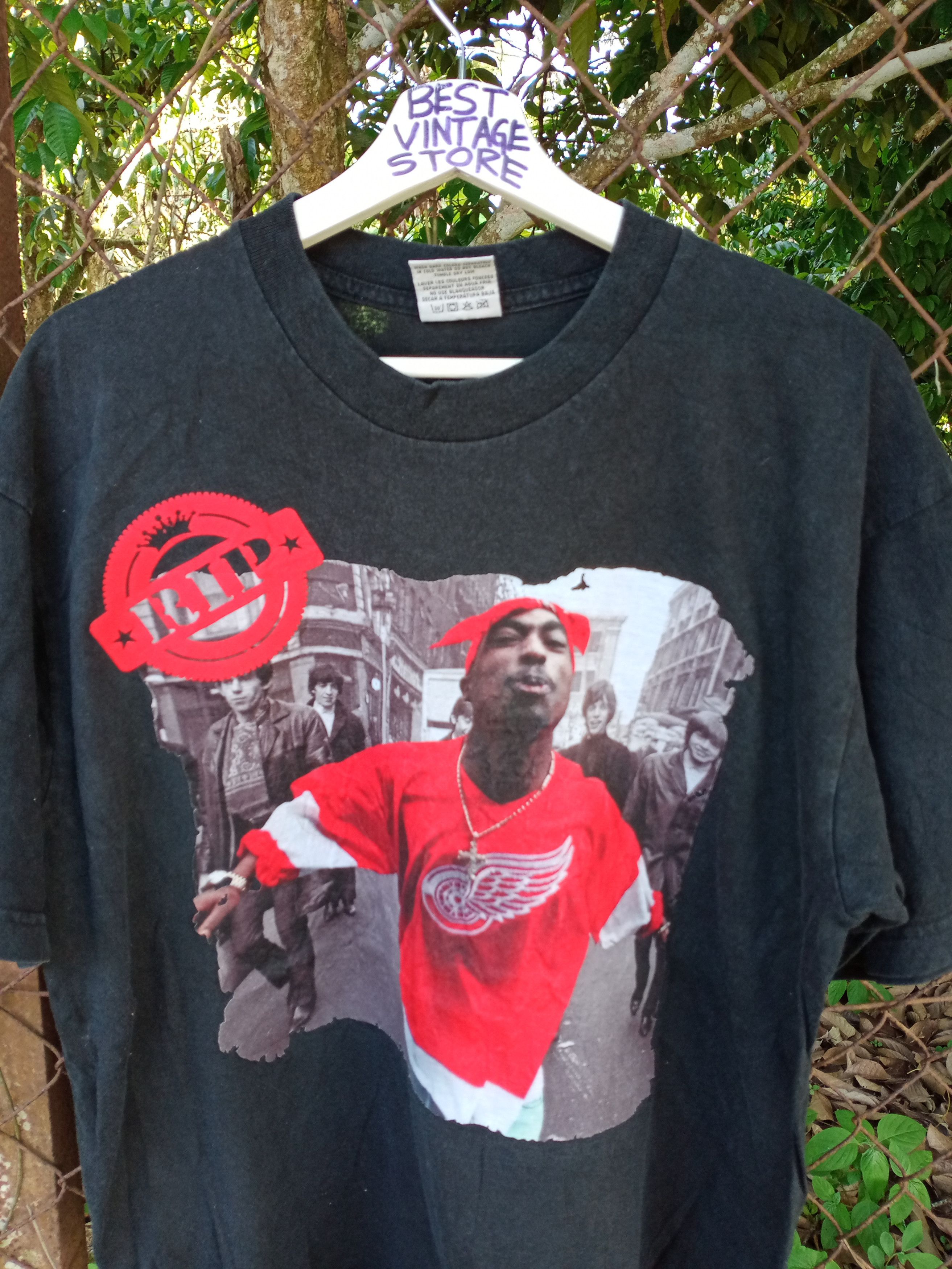 Band Tees Vintage RIP Tupac Shakur american rapper band tee Size US L / EU 52-54 / 3 - 2 Thumbnail