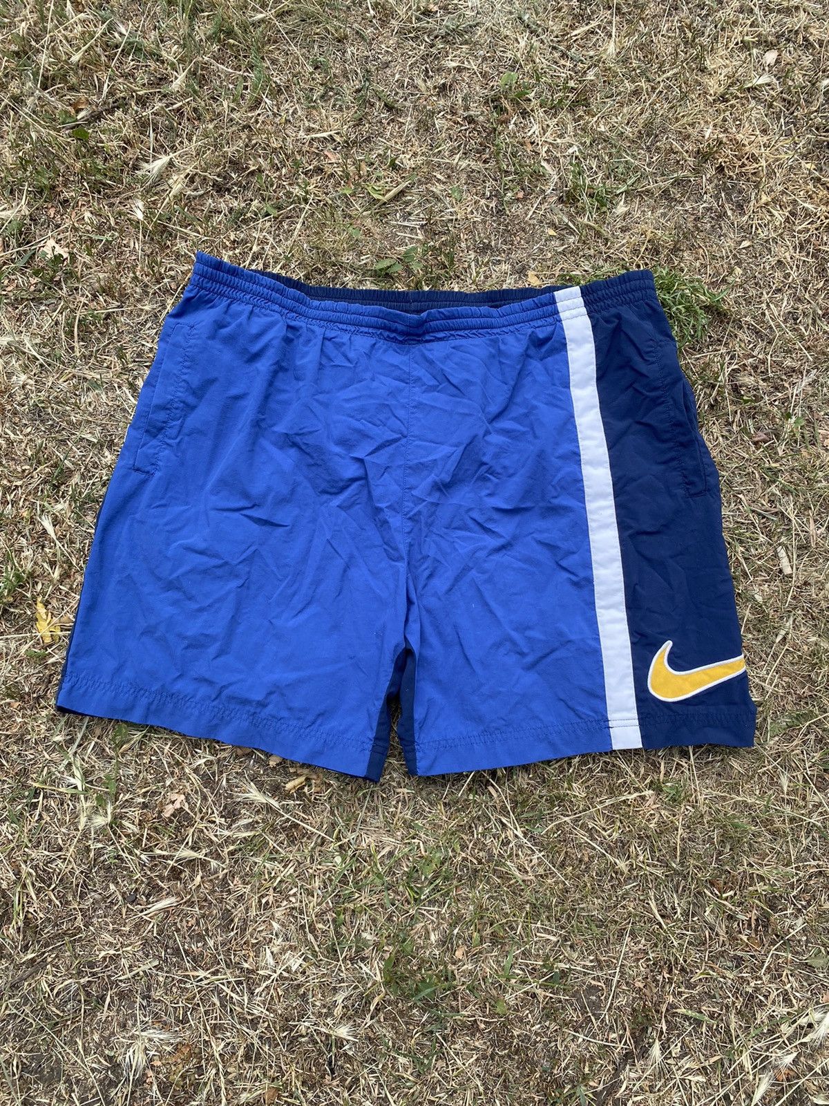 Nike Vintage 90s Nike shorts streetwear swoosh casual size XXL Size US 38 / EU 54 - 1 Thumbnail