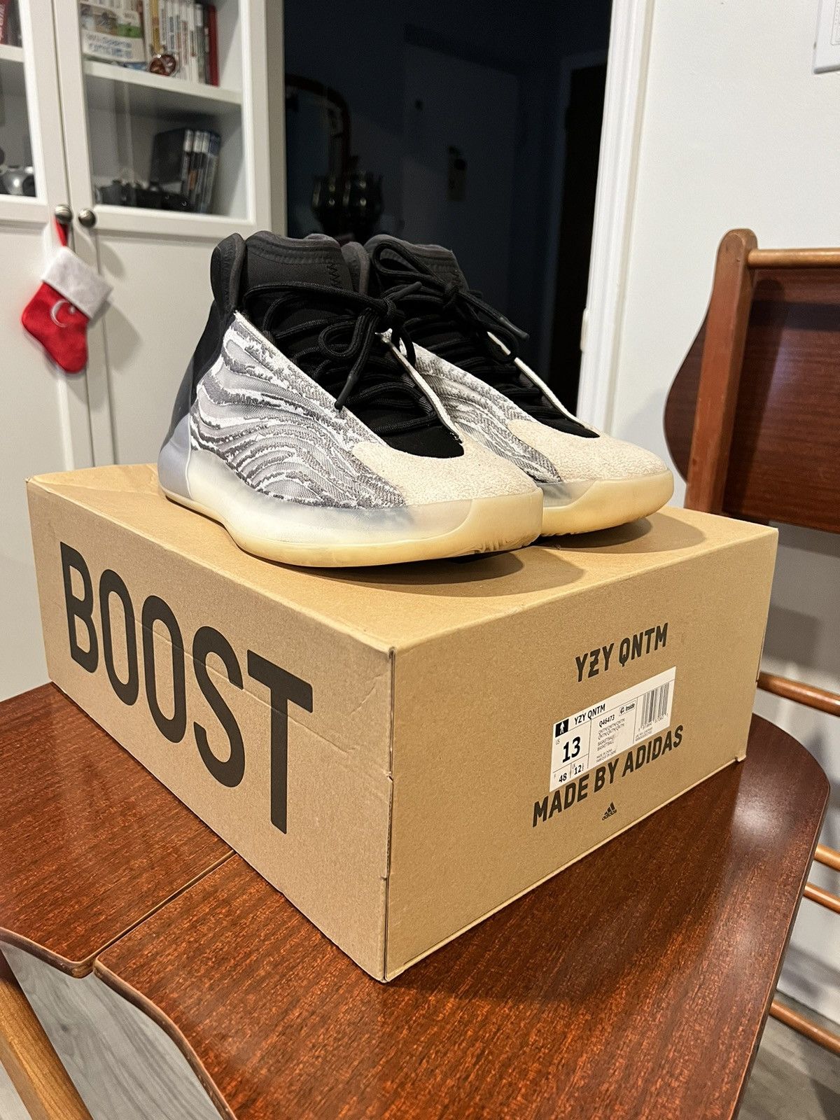 YEEZY QNTM LIFESTYLE MODEL