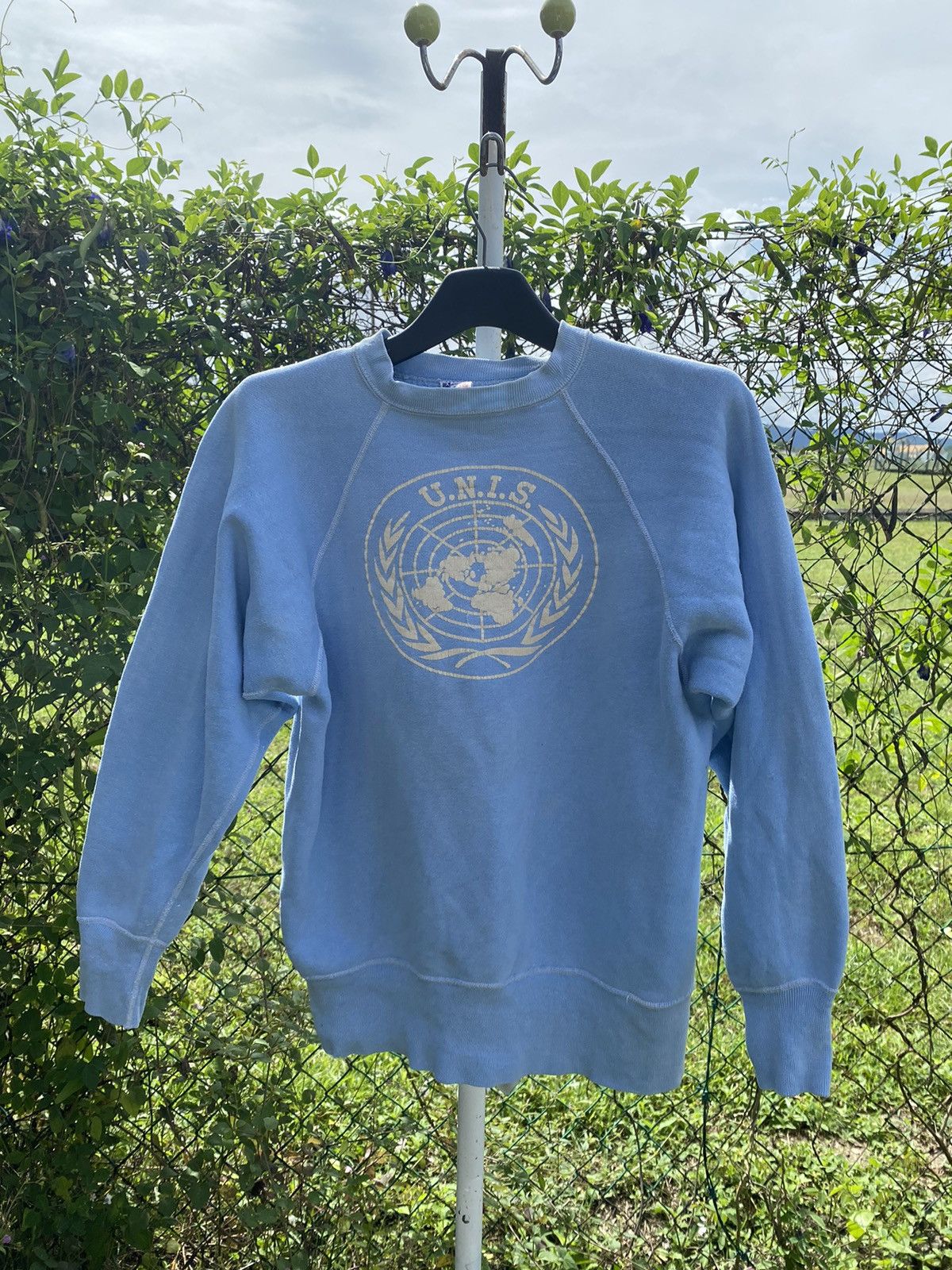 Champion Vintage U.N.I.S Crewneck – United Nations Emblem Graphic” Size US M / EU 48-50 / 2 - 1 Thumbnail