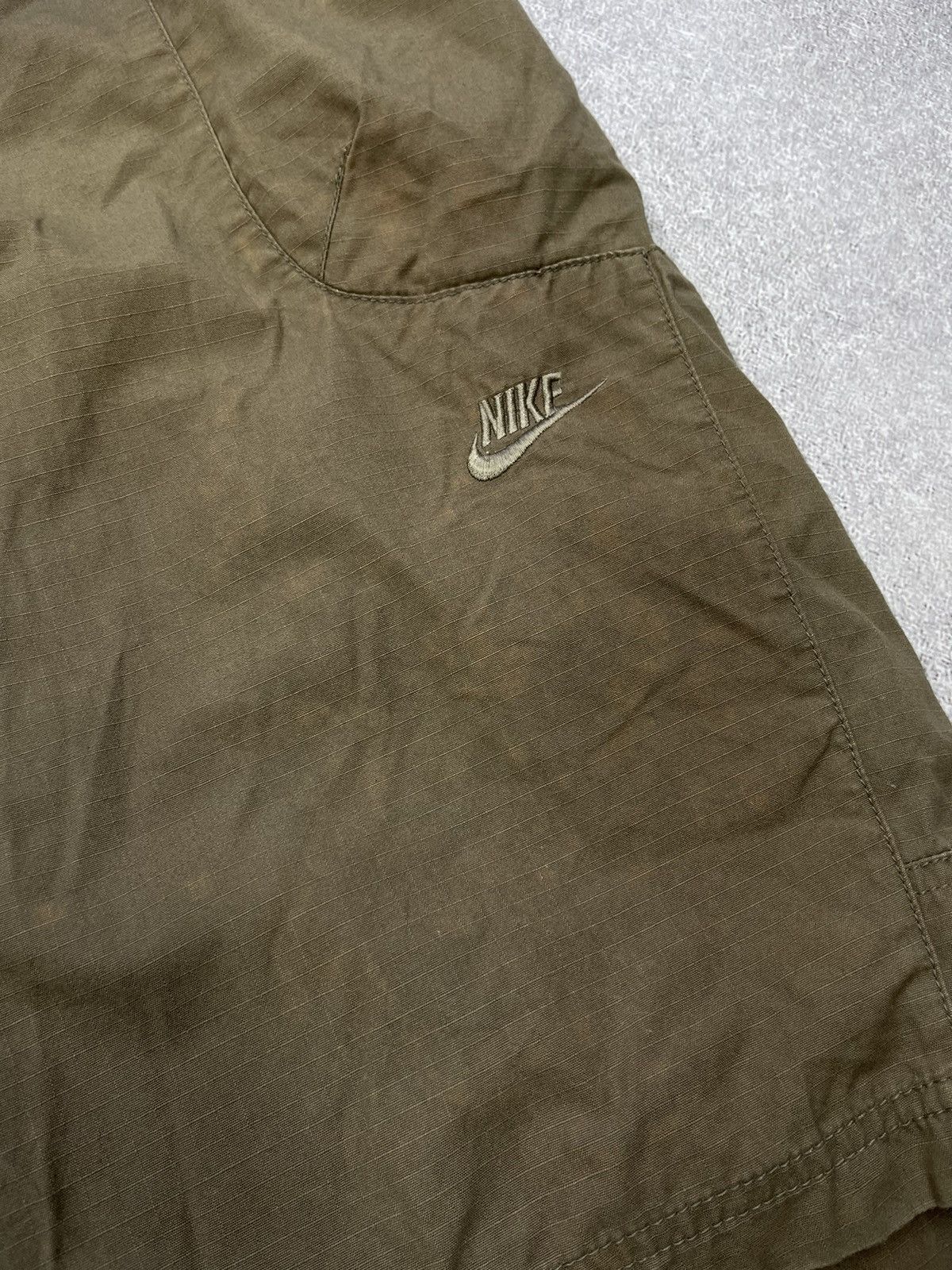 Nike Vintage Nike Cargo Shorts Drill Y2K Nylon TN Size L Size US 34 / EU 50 - 6 Thumbnail
