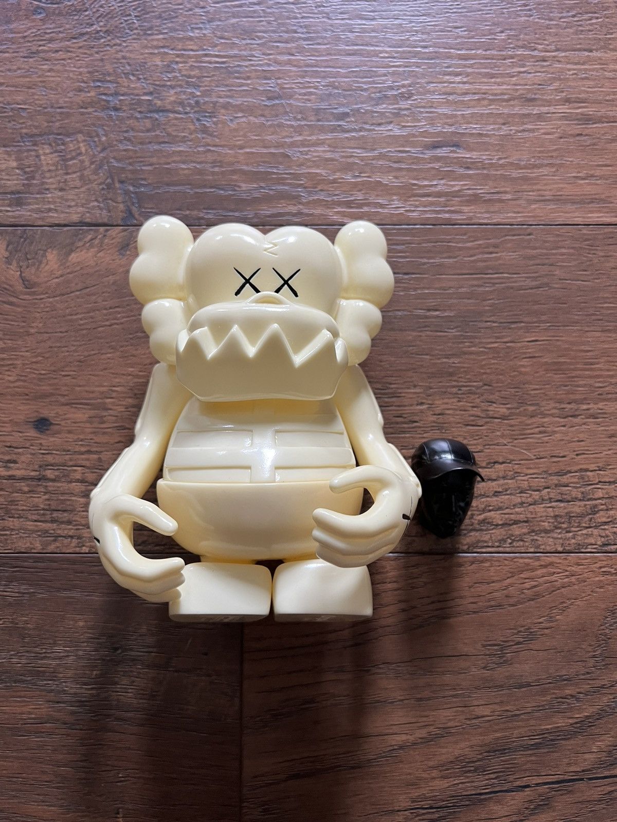 image of 2006 Kaws Bounty Hunter Skull Kun Vinyl Figure White, Men's