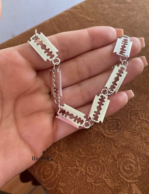 Jewelry Barbed Blade Chain Necklace Size ONE SIZE - 2 Thumbnail