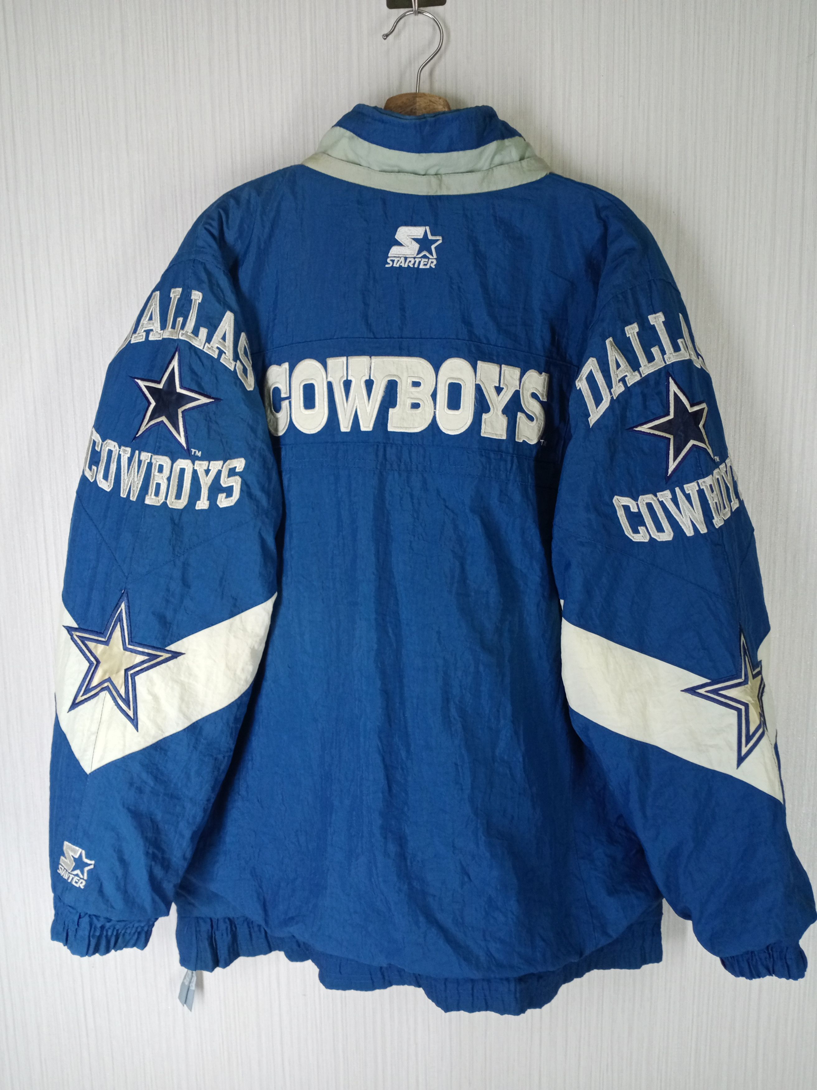 Dallas popular Cowboys Starter jacket size M