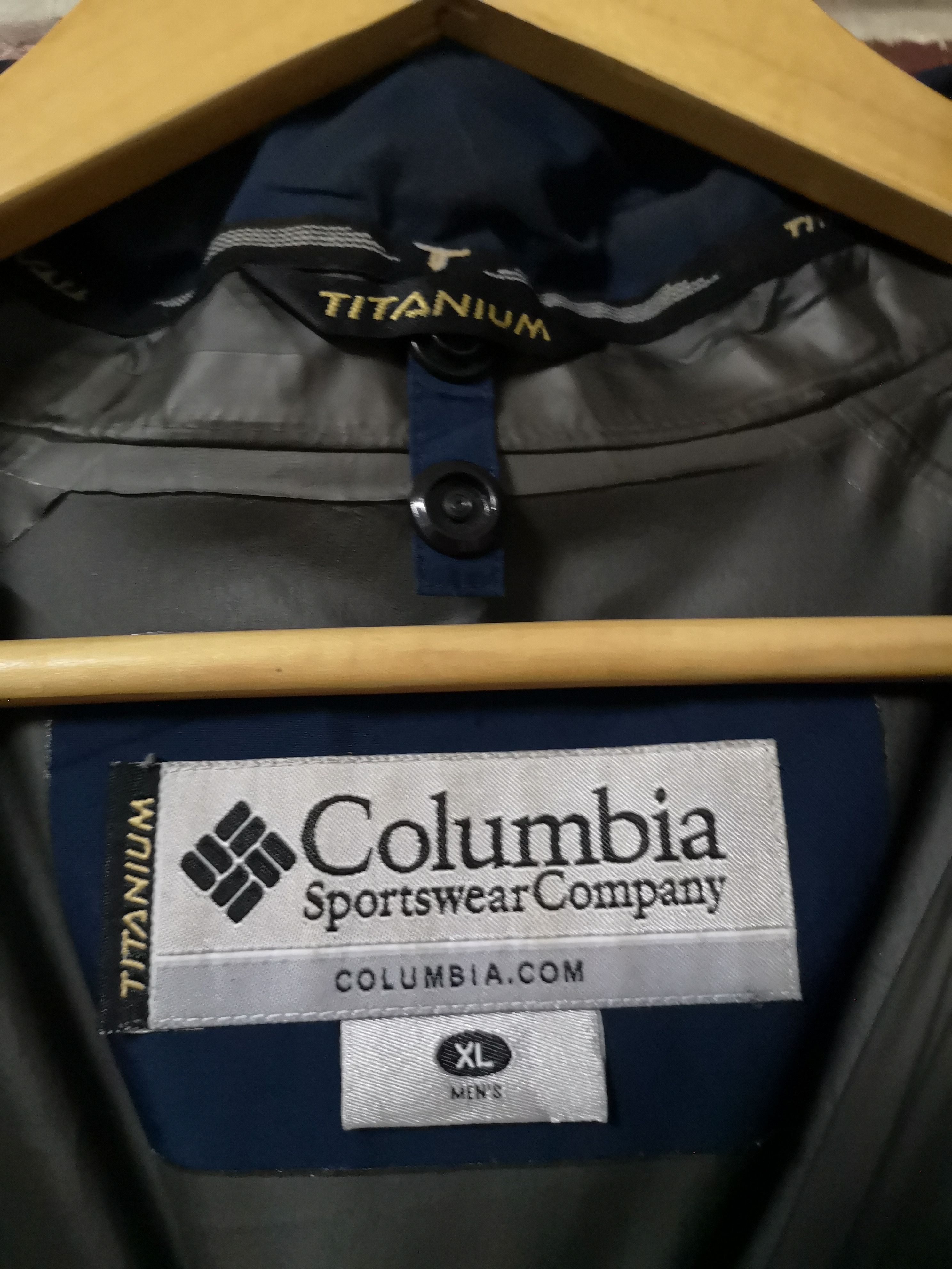 Columbia Titanium Columbia SportWear Company Size US XL / EU 56 / 4 - 10 Thumbnail