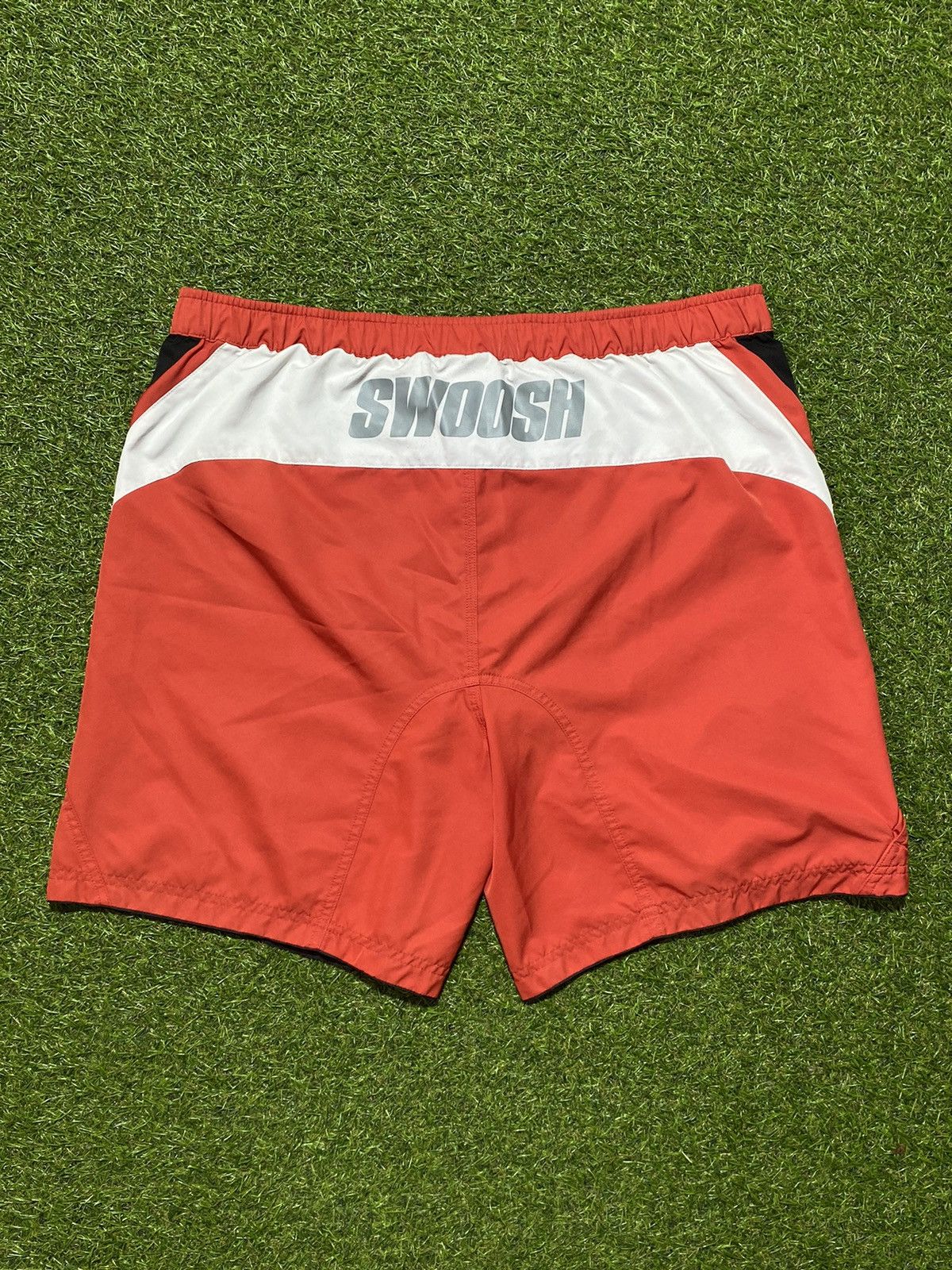 Nike Vintage Nike shorts Sun faded streetwear swoosh Y2k size XL Size US 36 / EU 52 - 4 Thumbnail