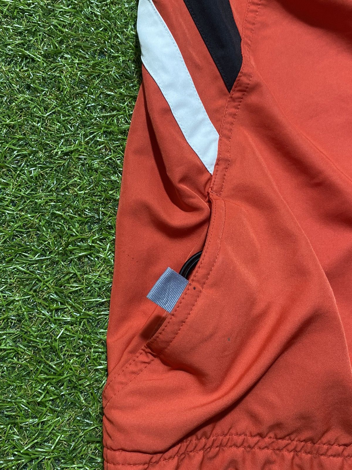 Nike Vintage Nike shorts Sun faded streetwear swoosh Y2k size XL Size US 36 / EU 52 - 3 Thumbnail