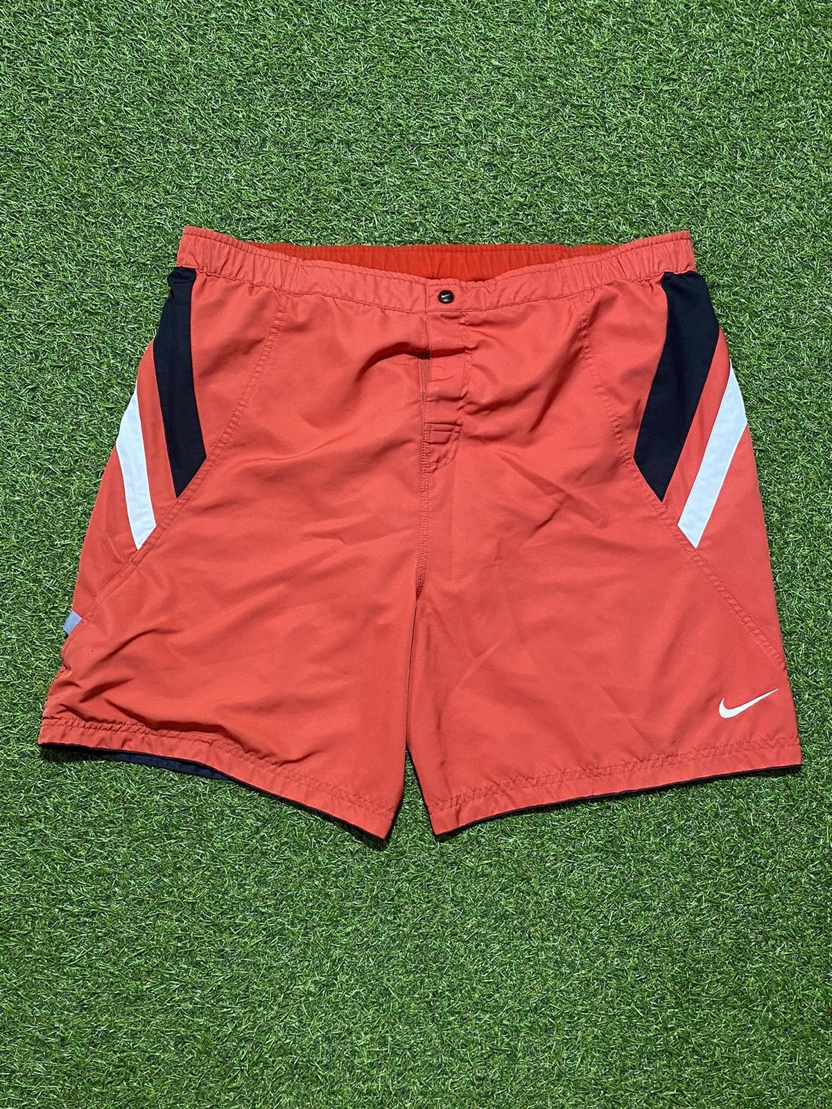 Nike Vintage Nike shorts Sun faded streetwear swoosh Y2k size XL Size US 36 / EU 52 - 1 Thumbnail