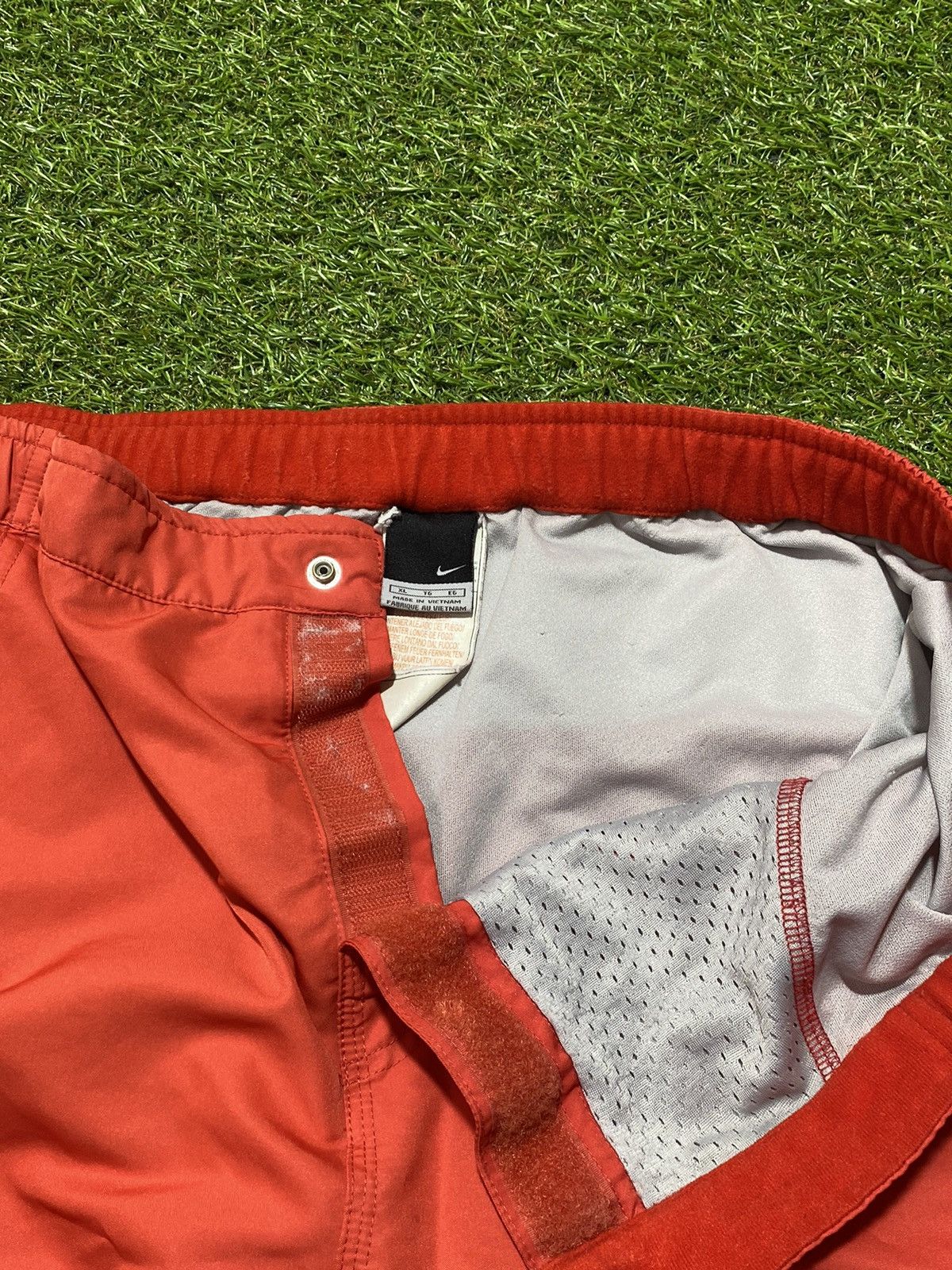 Nike Vintage Nike shorts Sun faded streetwear swoosh Y2k size XL Size US 36 / EU 52 - 2 Thumbnail