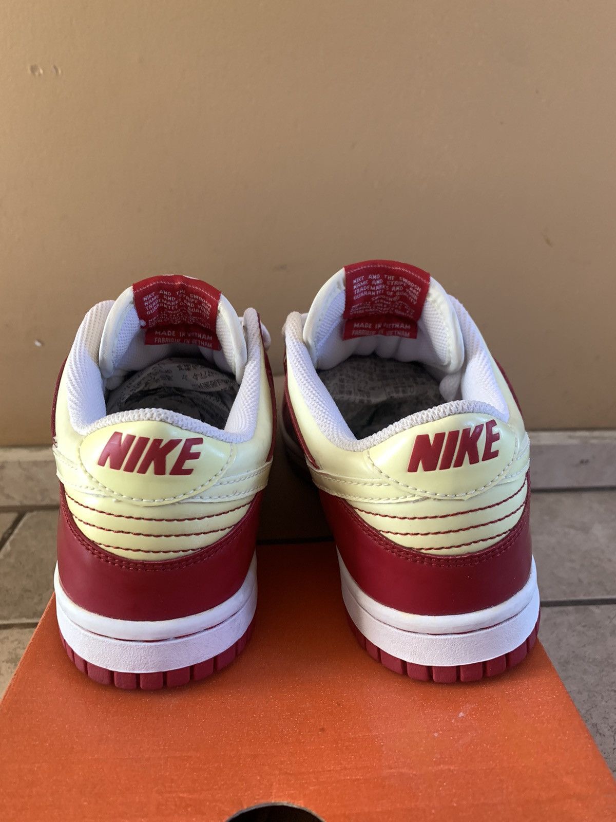 Nike Nike Dunk Low WMNS 2004 Valentines Day Hearts Size US 6 / EU 39 - 5 Thumbnail